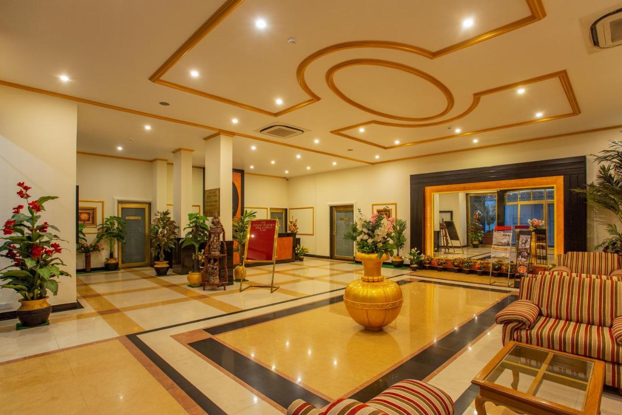 Hotel The Grand Regency Rajkot Exterior foto