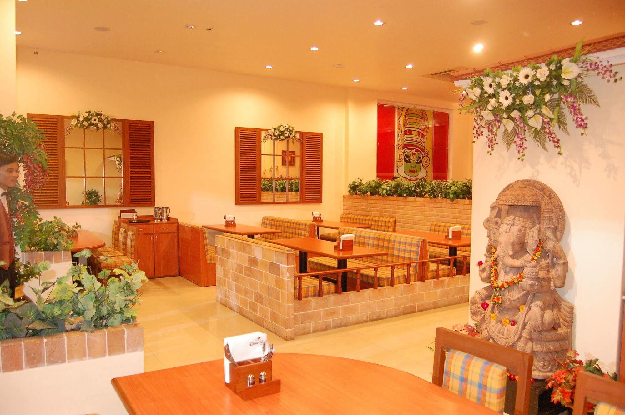 Hotel The Grand Regency Rajkot Exterior foto
