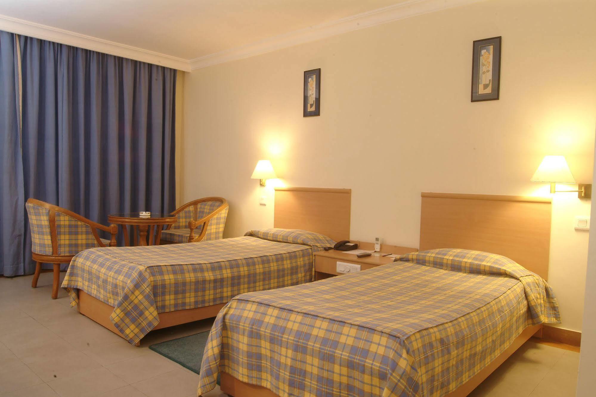 Hotel The Grand Regency Rajkot Exterior foto