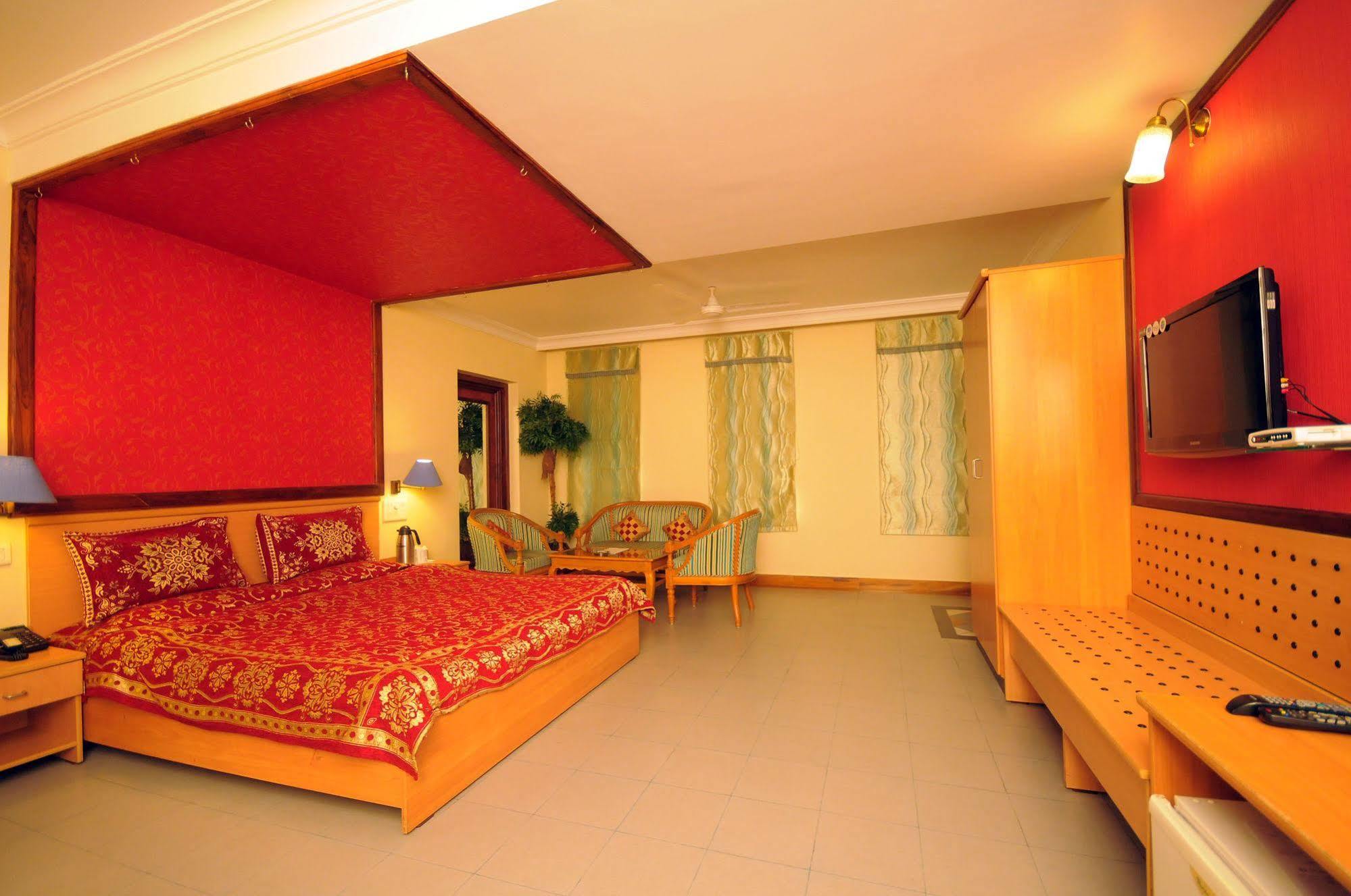 Hotel The Grand Regency Rajkot Exterior foto